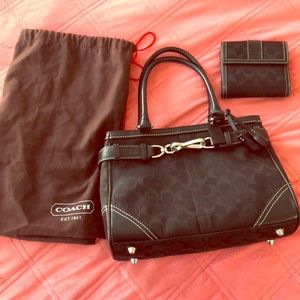 Black Coach Purse! With Matching wallet